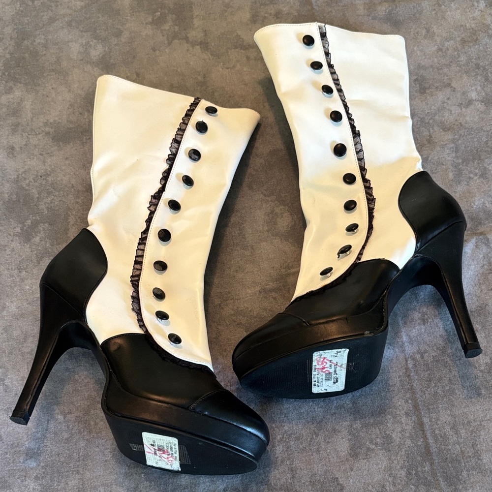 Chic Two-Tone Heeled Boots